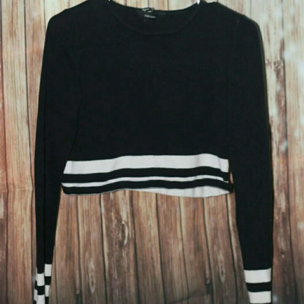 Black & white crop top